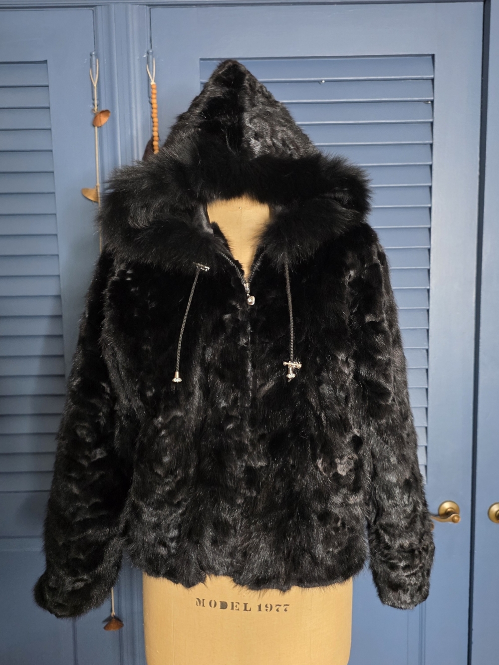 Damselle New York Vintage NWOT Black Faux Fur Hooded Jacket M